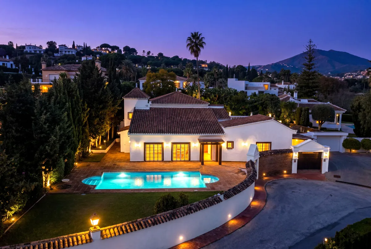 luxury villas for sale 